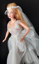 Barbie con abiti usato  Montegrotto Terme