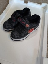 Usado, Bom padrão de ossos de dinossauro Heelys para meninos vem com rodas! TAMANHO 13c Youth comprar usado  Enviando para Brazil