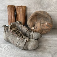 Usado, Chuteiras de futebol antigas de couro vintage, bolas e caneleiras, couro genuíno comprar usado  Enviando para Brazil