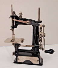 Antiga máquina de costura infantil manivela e corrente Little Comfort Smith & Egge mfg. comprar usado  Enviando para Brazil