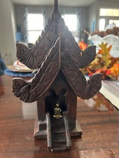 Casa de madeira estilo tailandês vintage altar casa tailandesa com pequeno Buda de bronze comprar usado  Enviando para Brazil