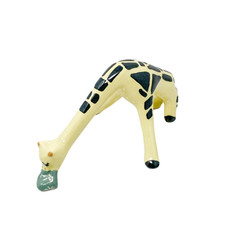 Miniature Decorative Yellow and Black Giraffe Drinking Water Figurine 7 in comprar usado  Enviando para Brazil
