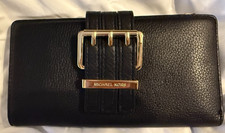 Usado, Carteira bifold Michael Kors couro preto com design de fivela dourada comprar usado Usado, Carteira bifold Michael Kors couro preto com design de fivela dourada comprar usado  Enviando para Brazil