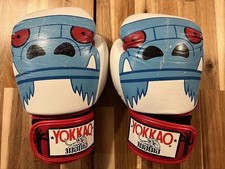 Guanto yokkao monster usato  Spedire a Italy