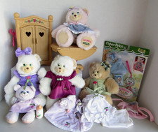 LOTE Fisher-Price 4 Briarberry Bears, Baby Kristin, Mesa, Guarda-Roupa, Roupas Diversas comprar usado LOTE Fisher-Price 4 Briarberry Bears, Baby Kristin, Mesa, Guarda-Roupa, Roupas Diversas comprar usado  Enviando para Brazil