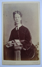 Álbum de fotos CDV Lady Holding Concertina por Vandyke & Brown, Liverpool, usado comprar usado  Enviando para Brazil