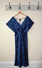 VESTIDO MIDI EX NOVO VISUAL AZUL MARINHO ESTAMPA CONCHA DECOTE EM V AMARRAR NAS COSTAS CETIM TAMANHO 14, usado comprar usado  Enviando para Brazil