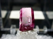 MINERALES: CRISTAL DE BERILO ROJO TERMINADO, MONTAÑAS WAH WAH, UTAH, ETIQUETA ORIGINAL segunda mano  Embacar hacia Mexico