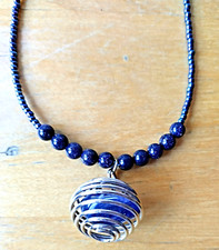 Collana blu riyal usato  Torino