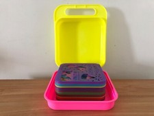 KIT/LANCHEIRA ESCOLAR ARTE ESTÊNCIL BRINQUEDOS TUPPERWARE (TOTAL DE 18 PEÇAS) *EXCELENTE* comprar usado  Enviando para Brazil