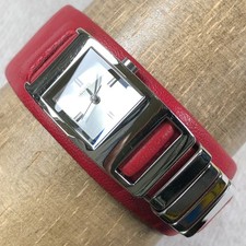 Relógio Guess Feminino I65151L2 Mostrador Prata Pulseira de Couro Vermelho Quartzo 18mm 6 3/4" comprar usado Relógio Guess Feminino I65151L2 Mostrador Prata Pulseira de Couro Vermelho Quartzo 18mm 6 3/4" comprar usado  Enviando para Brazil