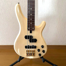 Yamaha bass guitar d'occasion  Expédié en Belgium