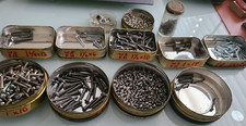 LOTE DE 12 PIEZAS Tornillos, pernos, sujetadores como se encuentra en el taller en las primeras latas segunda mano  Embacar hacia Mexico