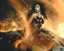 Gal gadot signed for sale  Kingsland