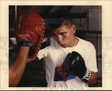 1991 Press Photo Festival Olímpico boxeador Raul Márquez no Sepulvada Gym. comprar usado  Enviando para Brazil