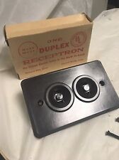 1940 TOMADAS ELÉTRICAS DUPLEX MARROM BAQUELITE HOWARD MFG."RECEPTRON" NOVO ESTOQUE ANTIGO comprar usado  Enviando para Brazil
