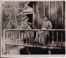 FOTOGRAFIA MENINA BRINQUEDO BONECA COSTURA MODA COLUMBIA RIO PORTLAND OREGON FOTO ANTIGA, usado comprar usado  Enviando para Brazil