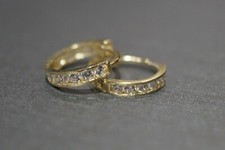 Brincos femininos de ouro amarelo sólido 10K reais 2,5 mm minúsculos Huggie Baby Children CZ. comprar usado  Enviando para Brazil