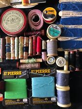 Lote de trabajo francés de colección Haberdashery 43 carretes de algodón e hilos de lana botones de lata segunda mano  Embacar hacia Mexico