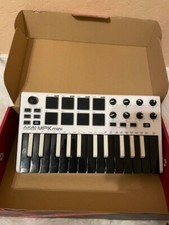 Usado, Akai Professional MPK Mini Laptop Teclado de Produção 25 Teclas USB - Branco comprar usado Usado, Akai Professional MPK Mini Laptop Teclado de Produção 25 Teclas USB - Branco comprar usado  Enviando para Brazil