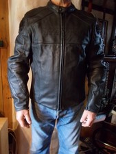 Blouson moto cuir d'occasion Blouson moto cuir d'occasion  Louvigné-du-Désert