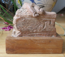 Usado, Fragment de base de sculpture avec pied en grès rosé  inde hindou archéologie comprar usado  Enviando para Brazil