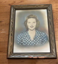 Antigo retrato colorido colorido de mulher década de 1940 com moldura cavalete de madeira traseiro lindo comprar usado  Enviando para Brazil