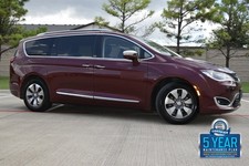 2017 chrysler pacifica d'occasion  Expédié en Belgium