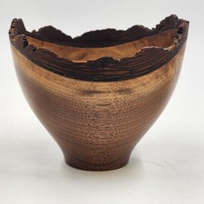 Usado, Tigela de madeira de nogueira natural virada à mão borda viva 5,75 x 5 assinada década de 1990 comprar usado  Enviando para Brazil
