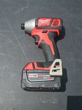Driver de impacto hexagonal Milwaukee M18 2853-20 18V 1/4 pol. + bateria de lítio XC 5.0, usado comprar usado  Enviando para Brazil