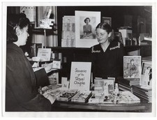 Lembranças de casamento real de 1947 à venda em Londres Inglaterra foto de notícias originais comprar usado  Enviando para Brazil