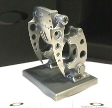 OAKLEY ROBOTIC VITRINE PEÇA Edição Limitada. Serializado #84 de 500 raro comprar usado  Enviando para Brazil