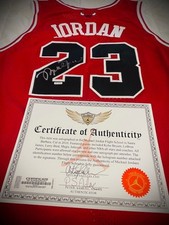 Camiseta Chicago BULLS assinada por Michael Jordan #23 autógrafo vermelha certificado de autenticidade holográfico comprar usado  Enviando para Brazil