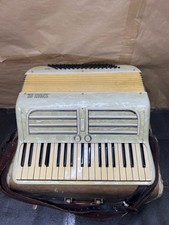 SOPRANI acordeão petite 37 chave com estojo rígido (R7A014658) comprar usado SOPRANI acordeão petite 37 chave com estojo rígido (R7A014658) comprar usado  Enviando para Brazil