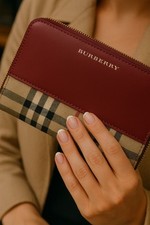 CARTEIRA CONTINENTAL BURBERRY ELMORE COURO VERMELHO XADREZ ZÍPER EM TORNO DO LOGOTIPO EMBREAGEM comprar usado  Enviando para Brazil