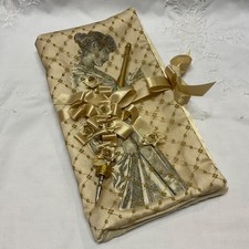 Usado, HANDMADE ORNATE BOOK COVER (SATIN, PAPER, FLORAL NETTING, RIBBON, ROSETTES, PEN) comprar usado  Enviando para Brazil