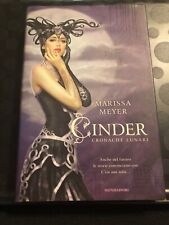 Cinder cronache lunari usato  Campagnola Emilia