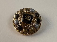 Chanel button stones usato  Saronno