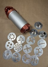 Antiga prensa de pastelaria Mirro Cookie 2,5” diâmetro 12 discos 3 pontas cobre alumínio comprar usado Antiga prensa de pastelaria Mirro Cookie 2,5” diâmetro 12 discos 3 pontas cobre alumínio comprar usado  Enviando para Brazil