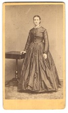 Fotografie J. Munck, Nürnberg, Gostenhof, Elegante Bürgerliche in tailliertem K  comprar usado  Enviando para Brazil