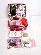 Bolsa de Maquillaje Dura Roja 8"x6" Llena de Varios Accesorios de Maquillaje - NUEVA segunda mano  Embacar hacia Mexico