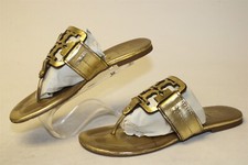 Tangas femininas Tory Burch couro metálico tamanho 6,5 M logotipo quadrado sandálias sapatos, usado comprar usado  Enviando para Brazil