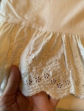 Usado, Lençol de algodão marfim com babados aparado King Eyelet 90 X 104” núcleo de casa de campo comprar usado  Enviando para Brazil