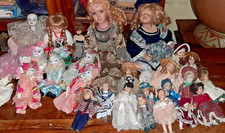 Lotto bambole porcellana usato Lotto bambole porcellana usato  Calatabiano