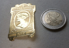 étiquette gaufrée dorée d'occasion étiquette gaufrée dorée d'occasion  Étréchy