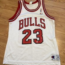 Camiseta Vintage Michael Jordan #23 Chicago Bulls Champion Cetim Branco Tamanho Médio comprar usado  Enviando para Brazil