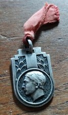 Médaille collier offert d'occasion  Pacy-sur-Eure
