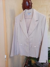 Veste tailleur beige d'occasion  Lamorlaye