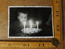 Foto instantânea vintage bolo de aniversário velas iluminação artística menino comprar usado  Enviando para Brazil