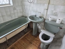 Avocado bathroom suite for sale  MANCHESTER